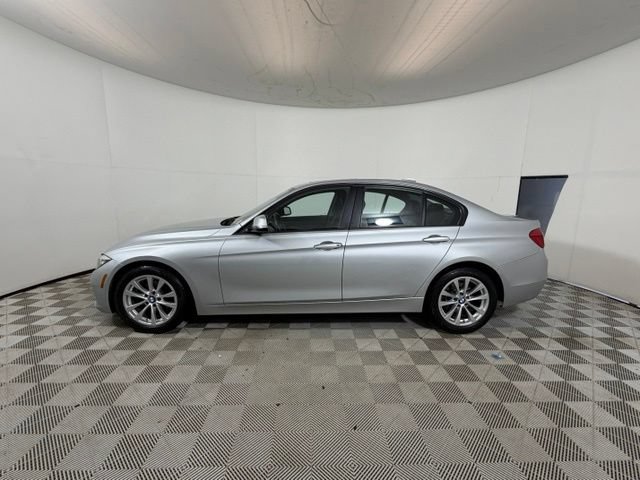 Used 2016 BMW 320i xDrive Sedan AWD/4WD image 4
