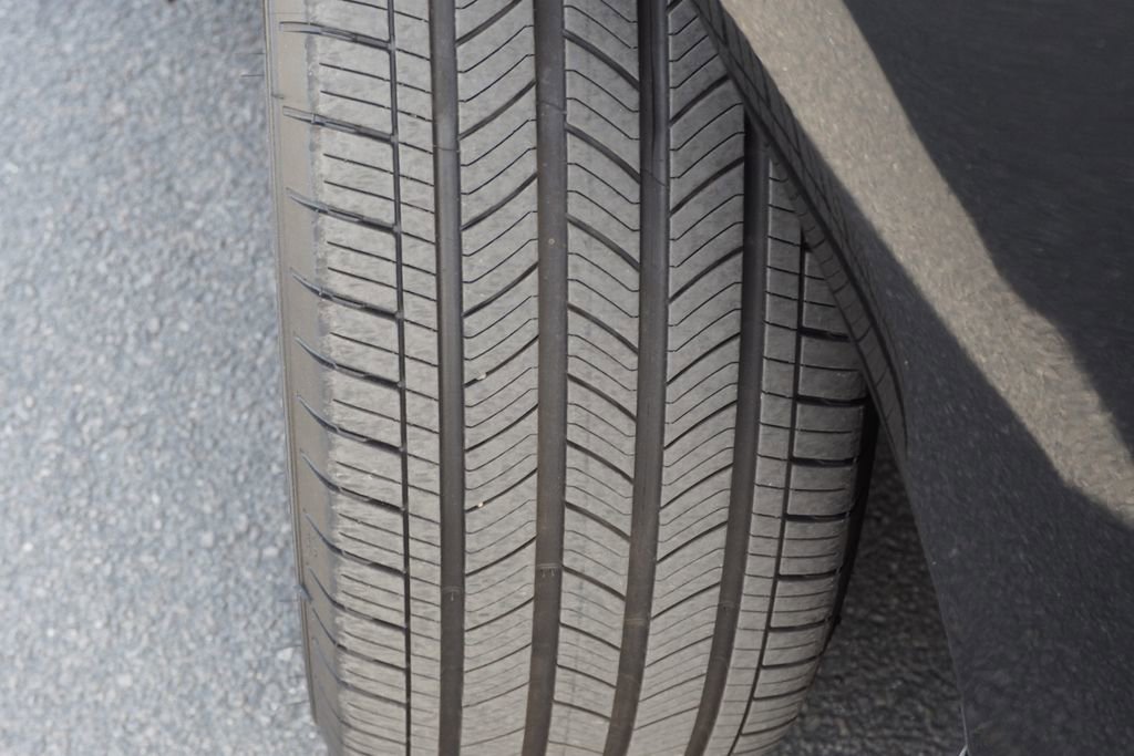 Used 2023 Toyota Sienna Platinum image 11