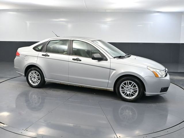 Used 2011 Ford Focus SE w/ 201A Rapid Spec Order Code FWD image 3