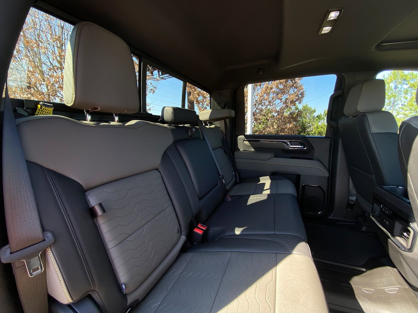 Used 2025 Chevrolet Silverado 2500 ZR2 w/ Technology Package image 37