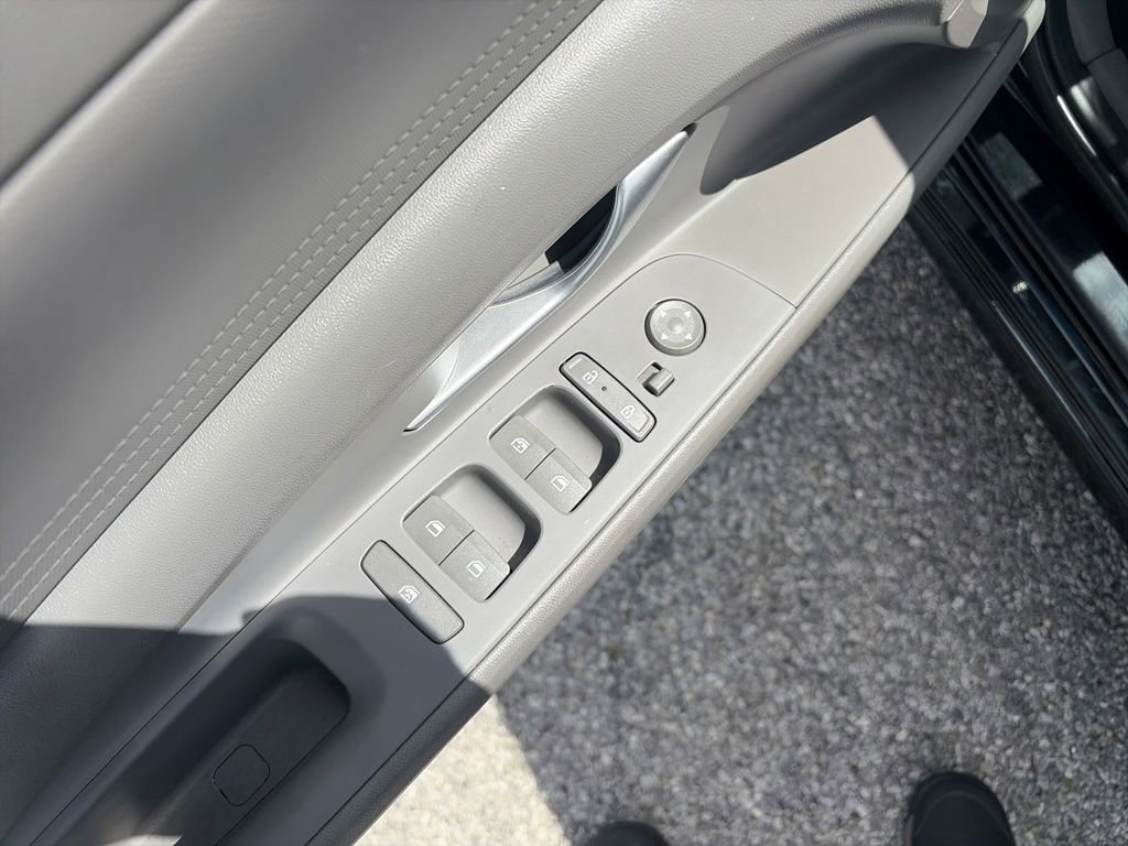 Used 2024 Hyundai Elantra SEL FWD image 12