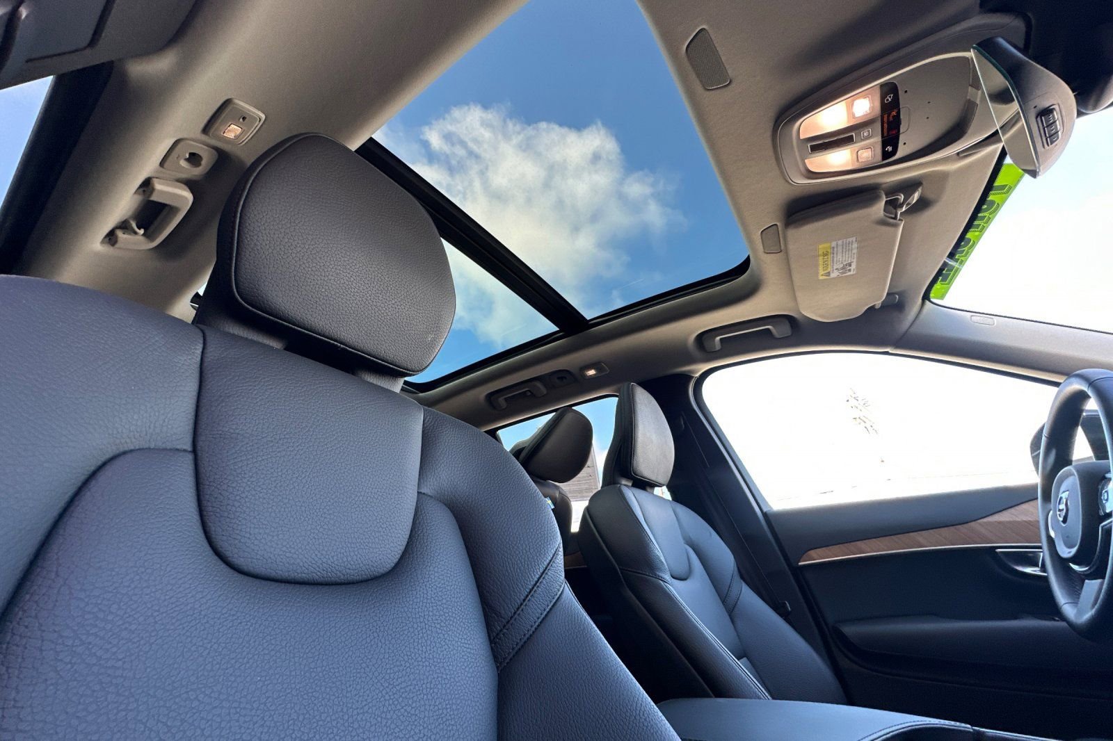 Certified 2025 Volvo XC90 B6 Plus image 20