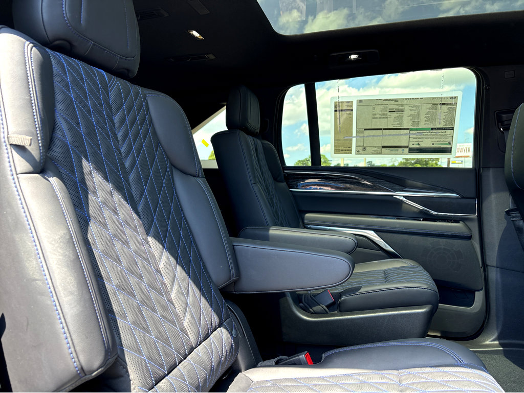 New 2025 Cadillac Escalade IQ Sport 1 w/ LPO, ONYX Package image 13