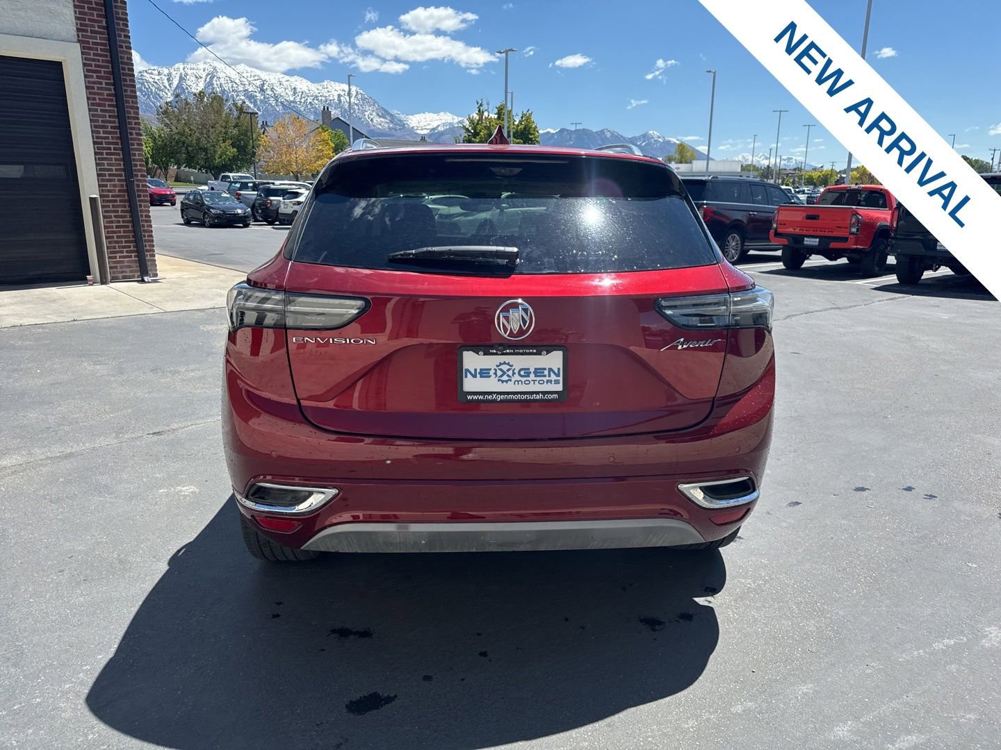 Used 2022 Buick Envision Avenir w/ Technology Package II FWD image 6
