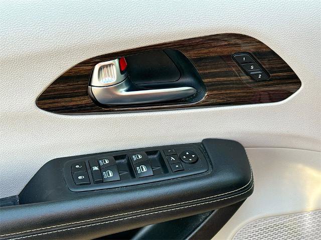 Used 2021 Chrysler Pacifica Limited image 16