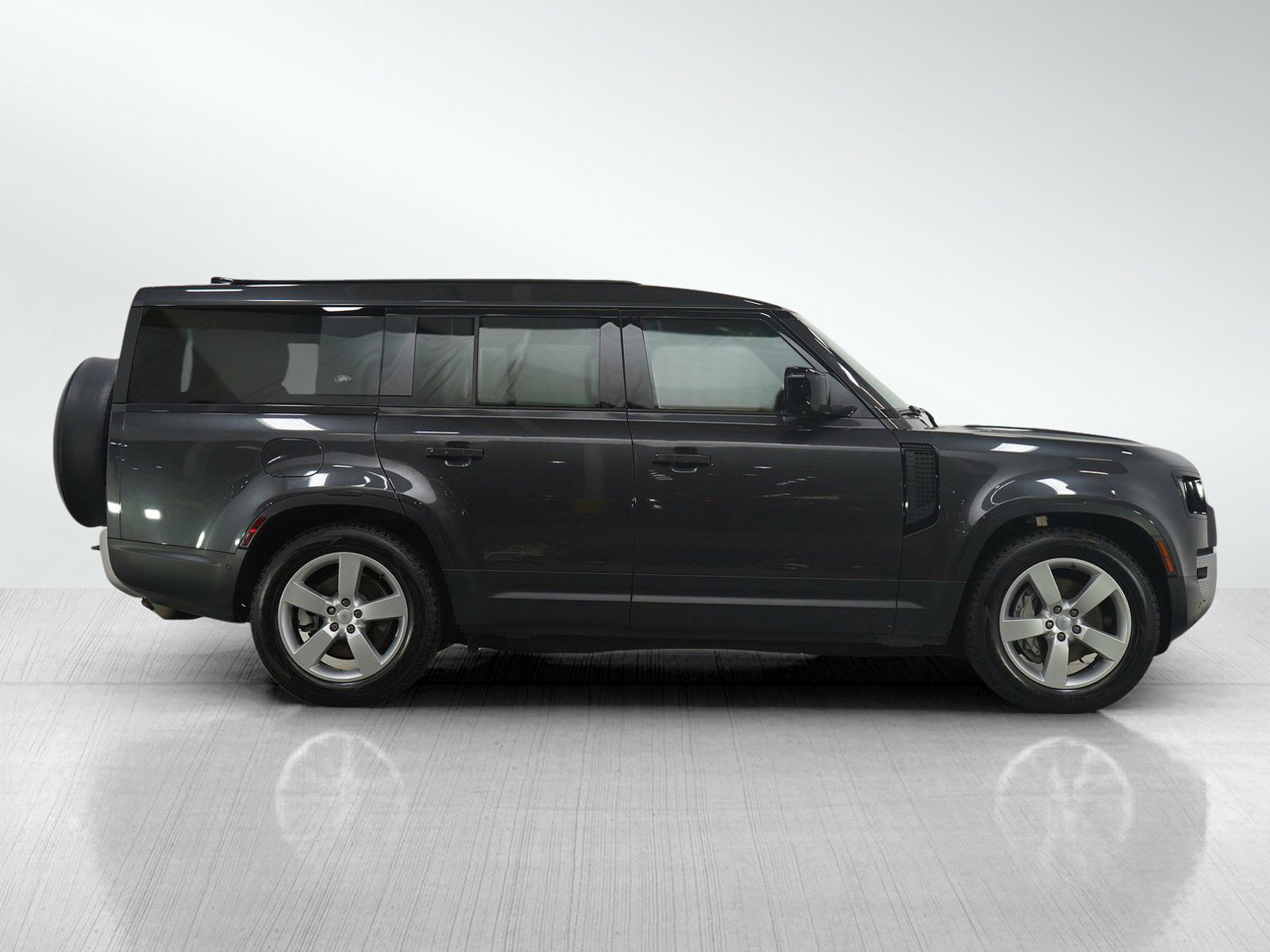Used 2023 Land Rover Defender 130 First Edition image 6