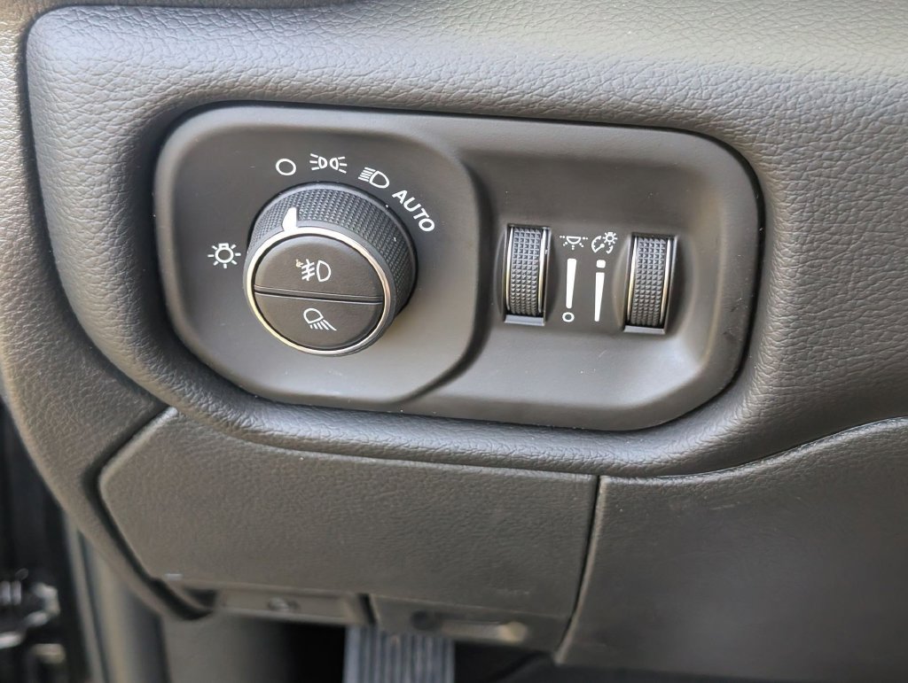New 2026 RAM 3500 Laramie AWD/4WD image 14