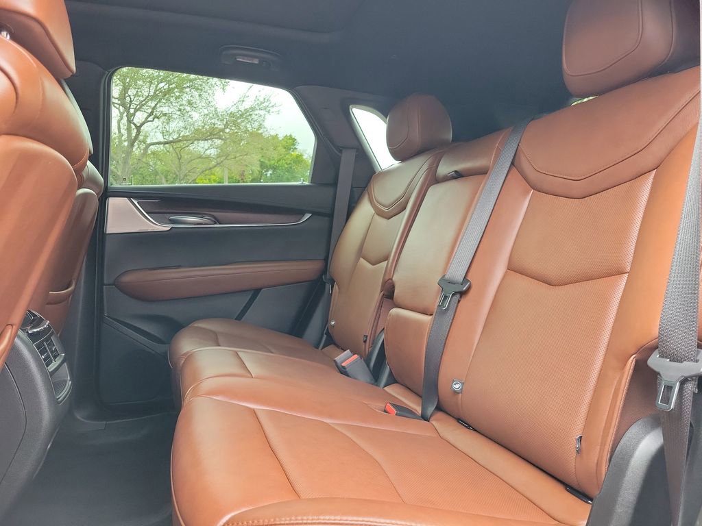 Used 2022 Cadillac XT5 Premium Luxury w/ Technology Package image 12