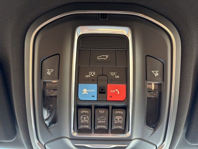 Used 2025 Jeep Grand Cherokee Summit image 17