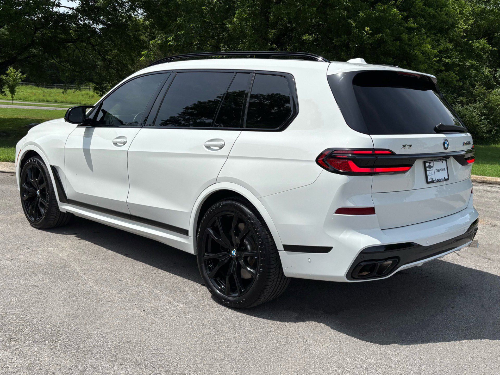 Used 2025 BMW X7 M60i AWD/4WD image 4