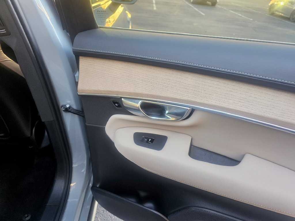 Certified 2025 Volvo XC90 B5 Core AWD/4WD image 37