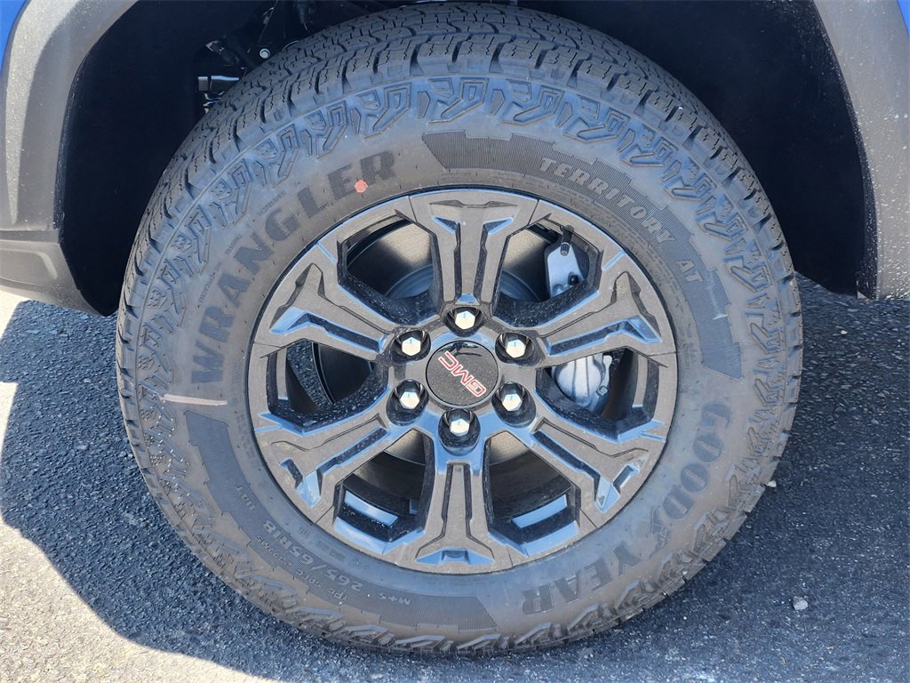 New 2025 GMC Canyon Elevation w/ Convenience Package image 5