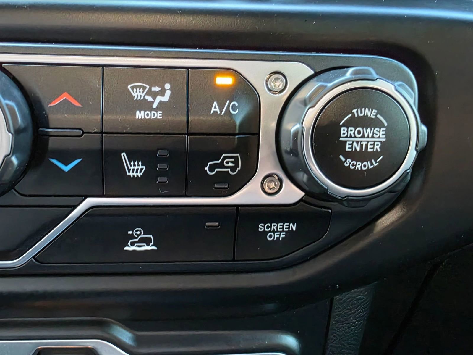 Used 2020 Jeep Gladiator Overland AWD/4WD image 16