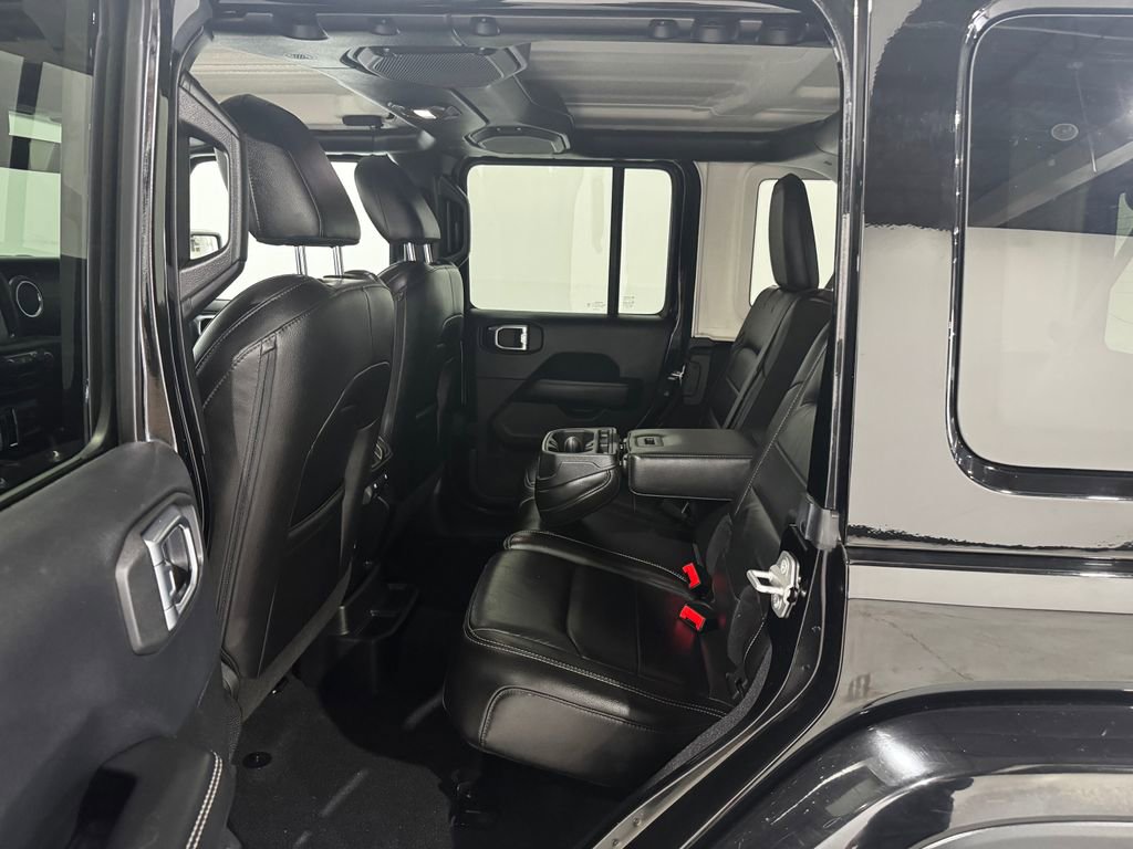 Used 2018 Jeep Wrangler Unlimited Sahara w/ Uconnect 4C Nav & Sound Group image 16