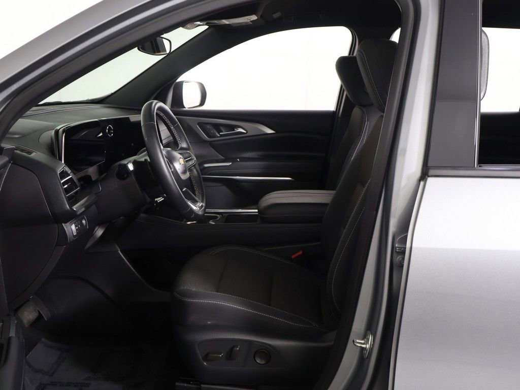 Used 2025 Chevrolet Traverse LT w/ Driver Confidence Package FWD image 26