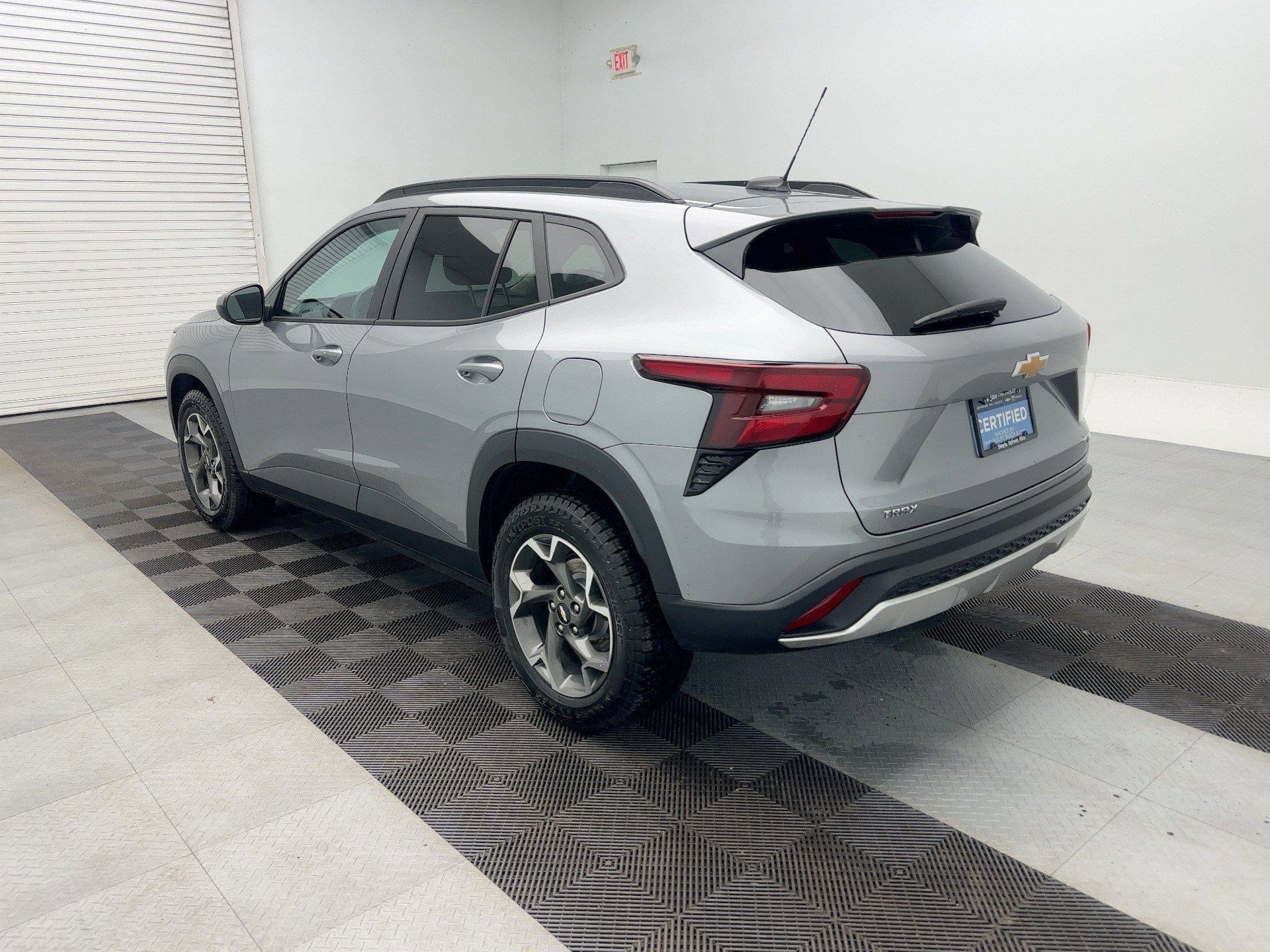 Certified 2024 Chevrolet Trax LT w/ Sunroof Package image 3