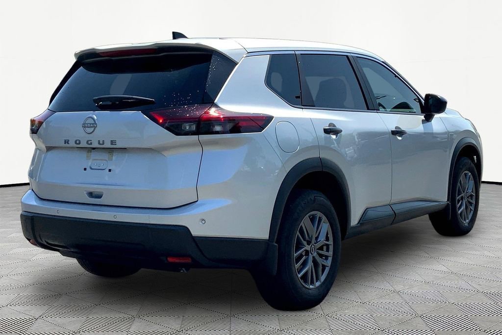 Used 2025 Nissan Rogue S image 5
