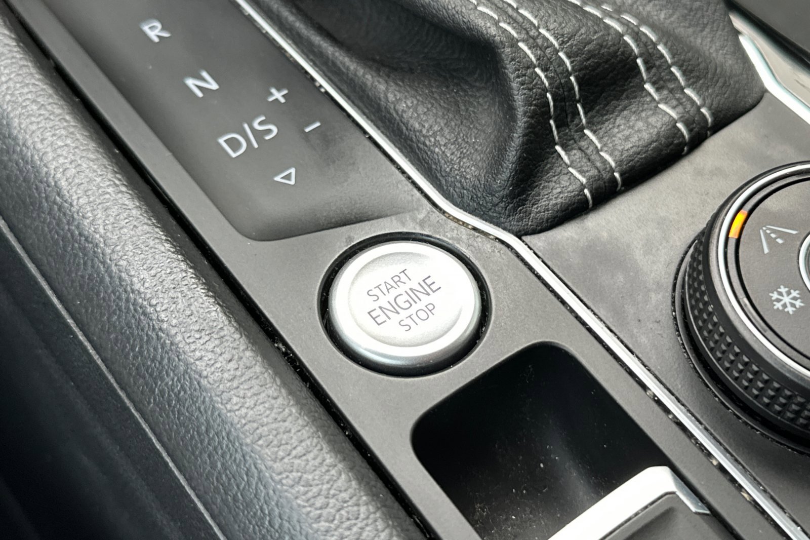 Used 2022 Volkswagen Atlas Cross Sport SE image 22