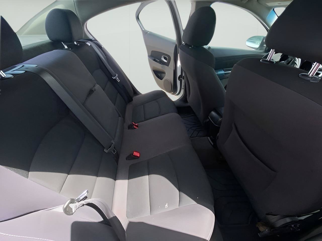 Used 2014 Chevrolet Cruze LT FWD image 3