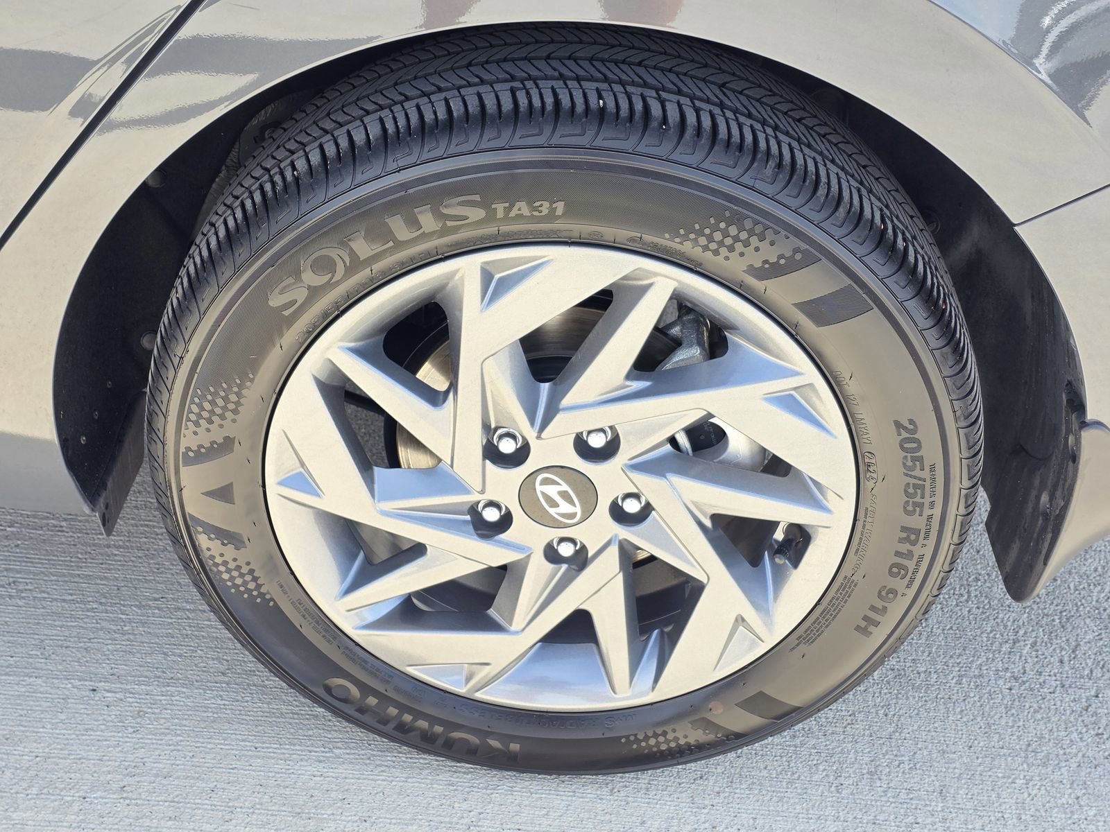 Used 2024 Hyundai Elantra SEL FWD image 31