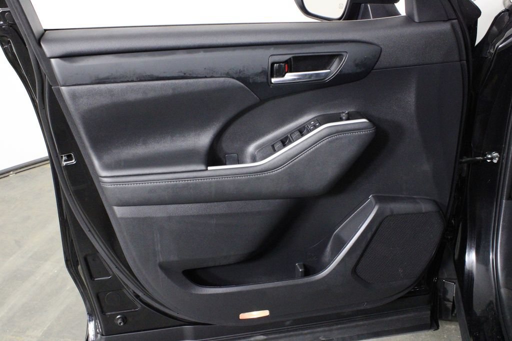 Used 2023 Toyota Highlander XLE FWD image 20
