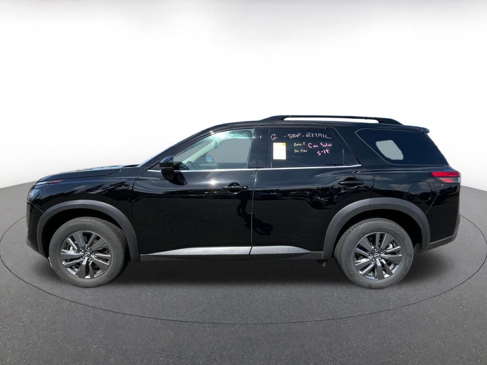 Used 2025 Nissan Pathfinder SV FWD image 4