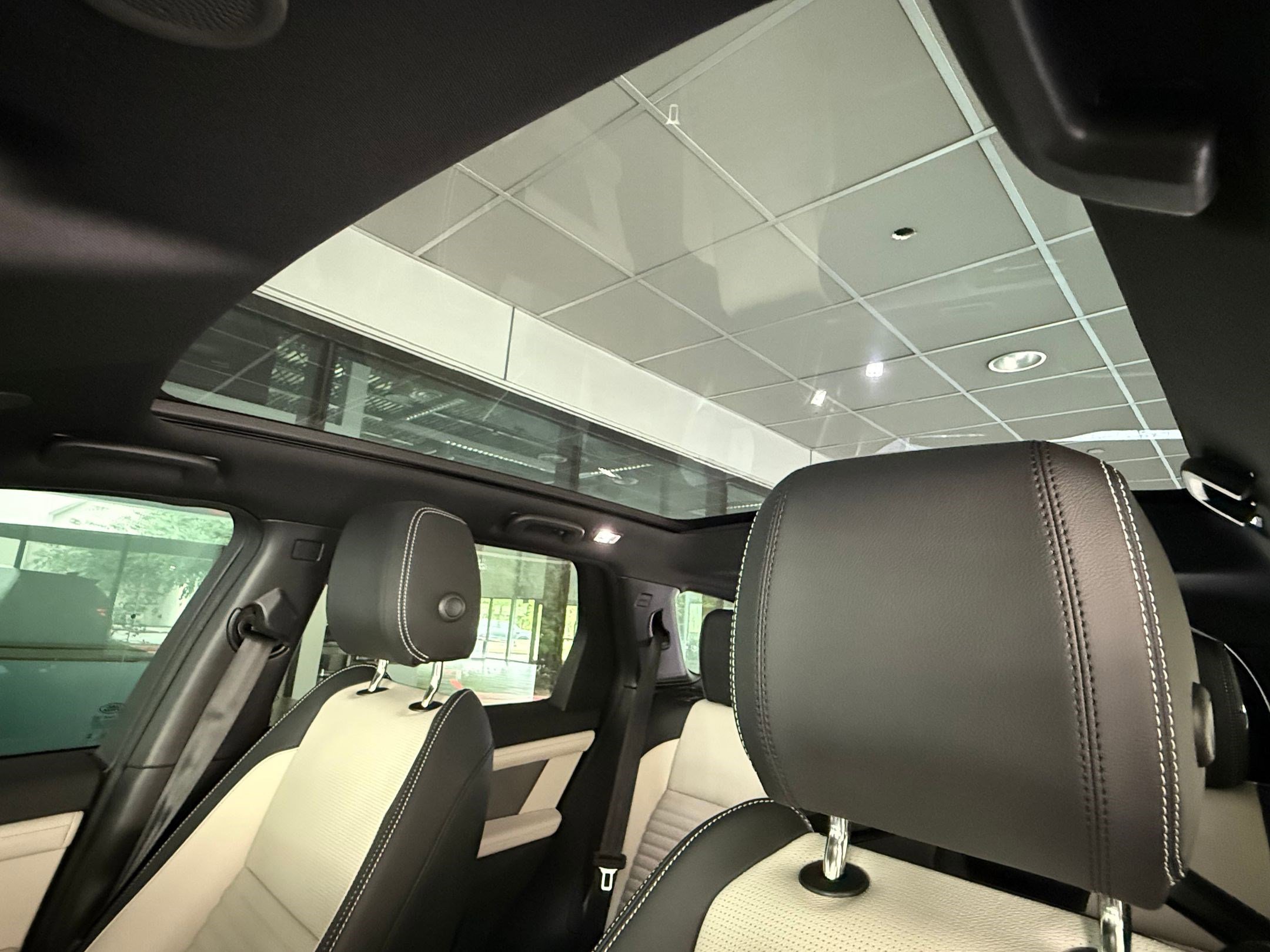 Certified 2025 Land Rover Discovery Sport Dynamic SE image 12