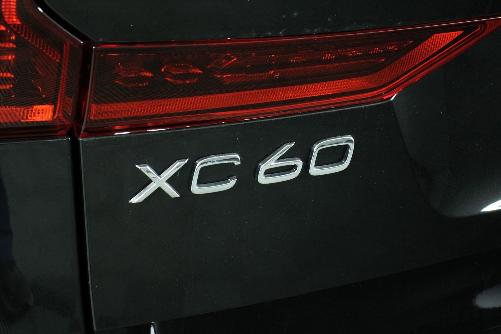 Certified 2026 Volvo XC60 B5 Plus AWD/4WD image 19