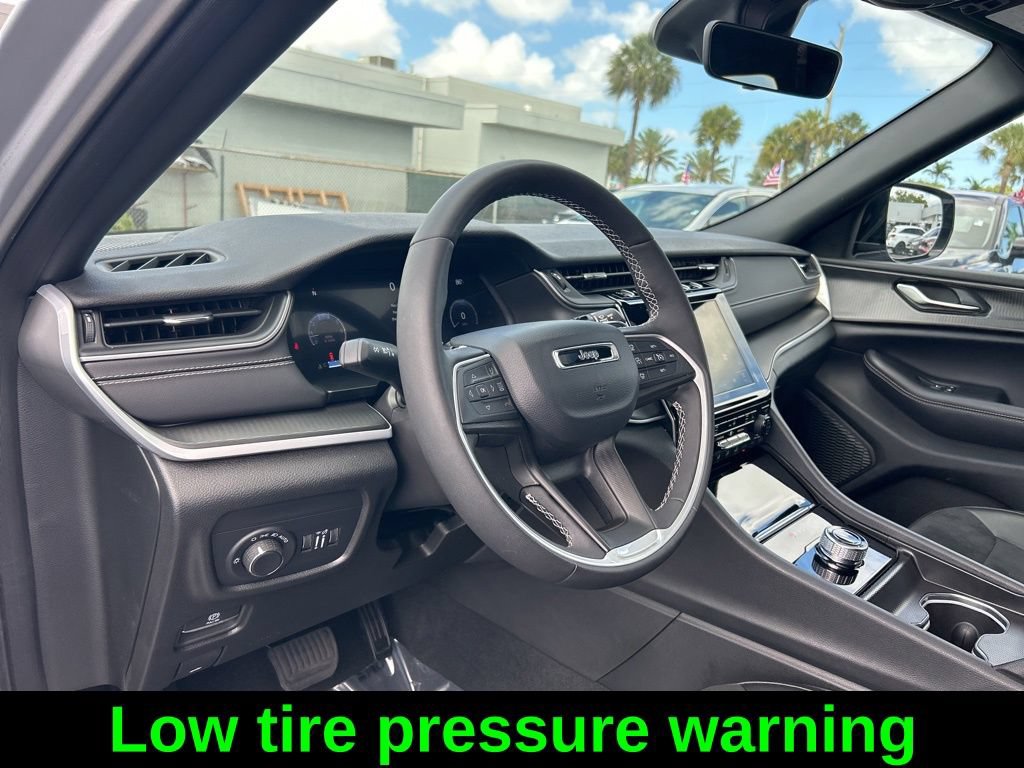 Used 2025 Jeep Grand Cherokee L Altitude RWD image 13