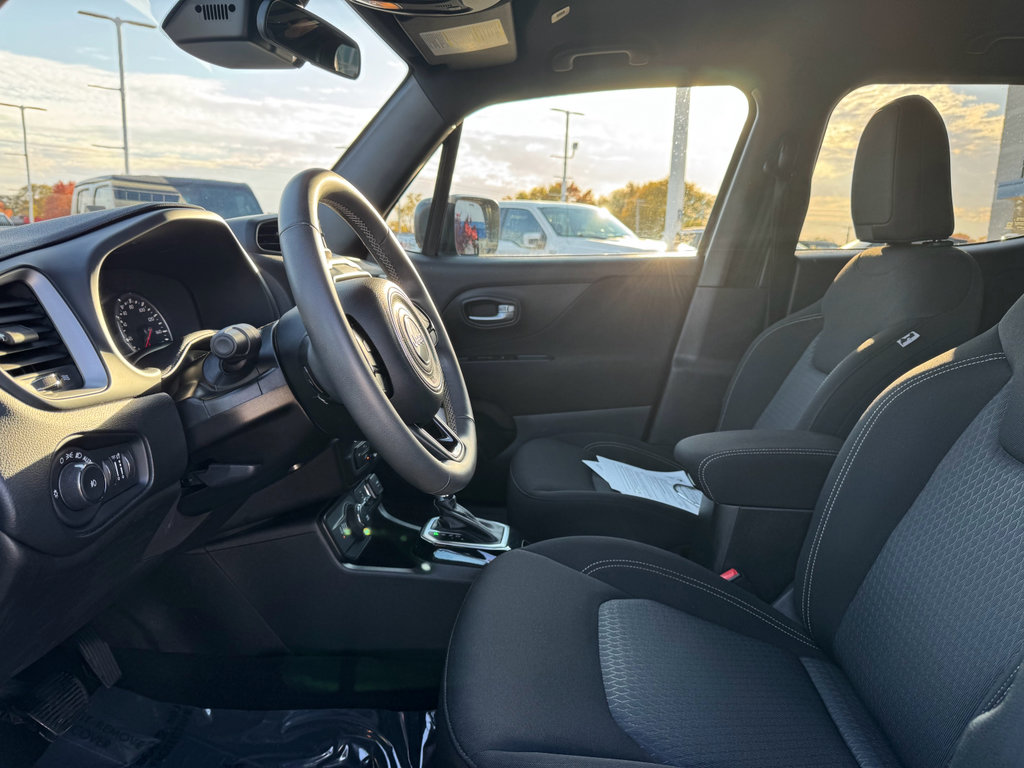 Used 2021 Jeep Renegade Latitude image 25