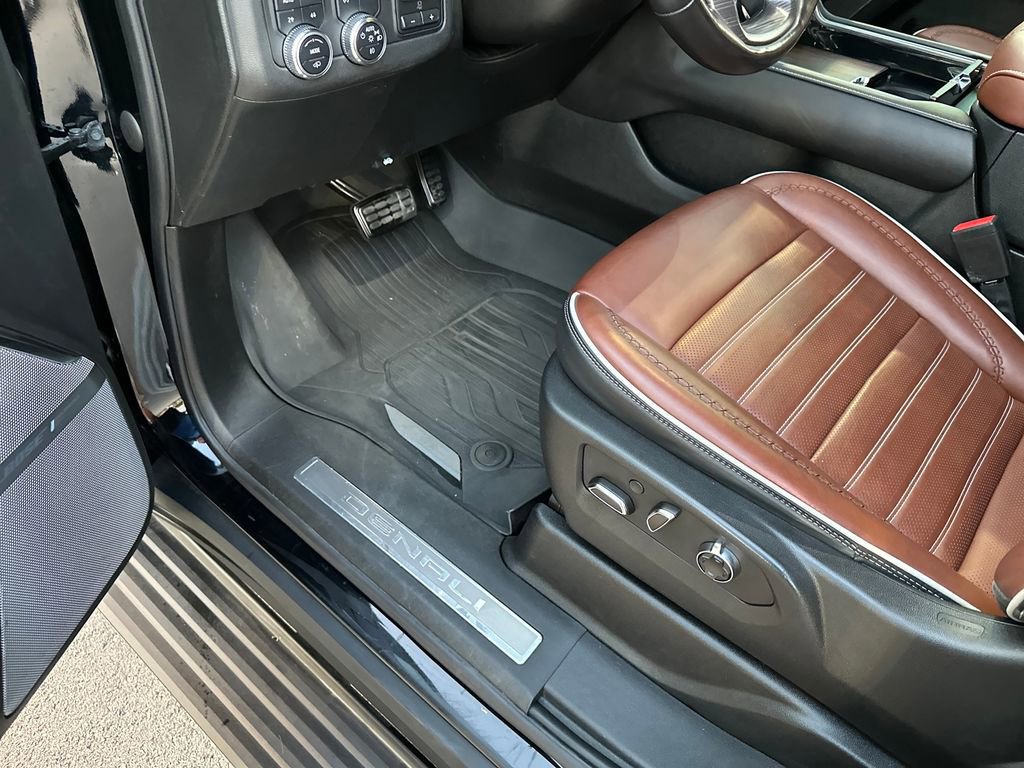 Used 2023 GMC Yukon XL Denali Ultimate AWD/4WD image 20