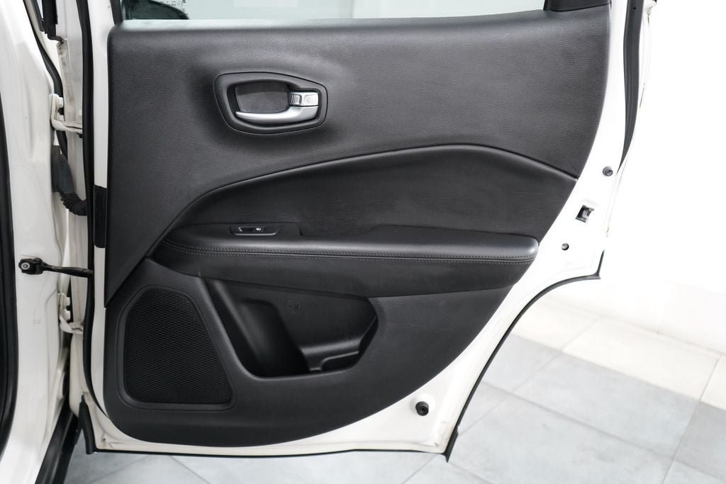 Used 2018 Jeep Compass Latitude FWD image 29