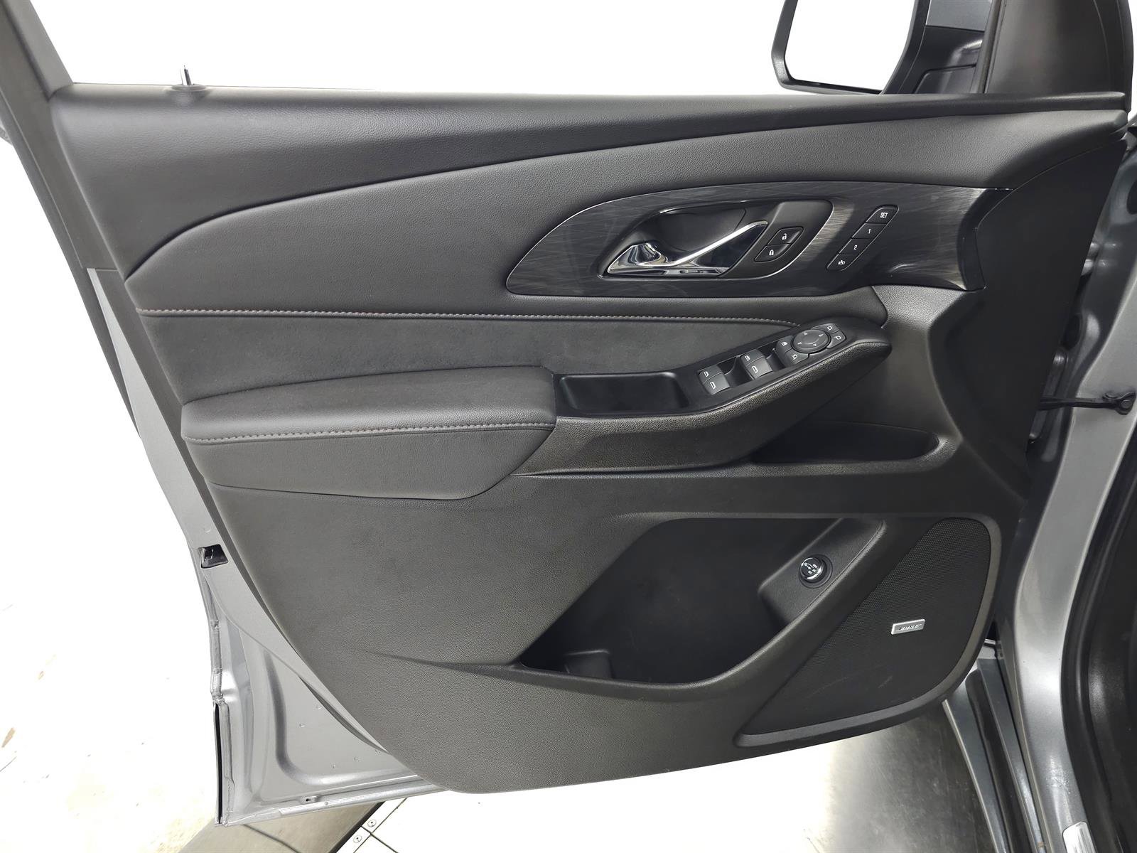 Used 2023 Chevrolet Traverse High Country w/ LPO, Floor Liner Package AWD/4WD image 16