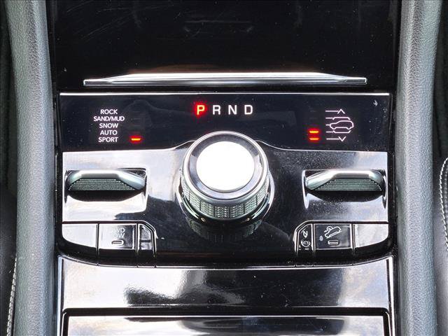 Used 2022 Jeep Grand Cherokee Overland w/ Luxury Tech Group IV AWD/4WD image 17