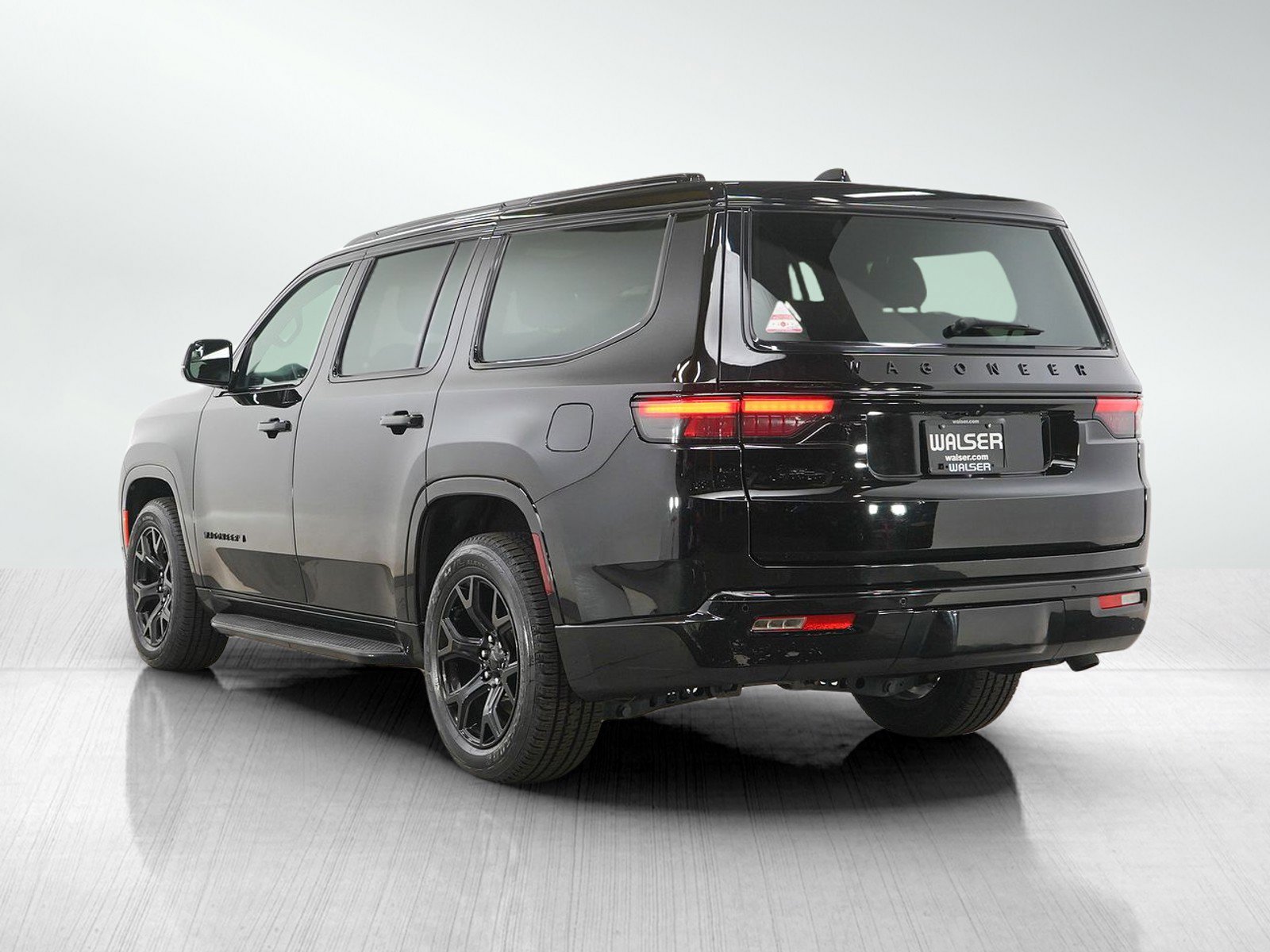 Used 2024 Jeep Wagoneer Series II AWD/4WD image 3