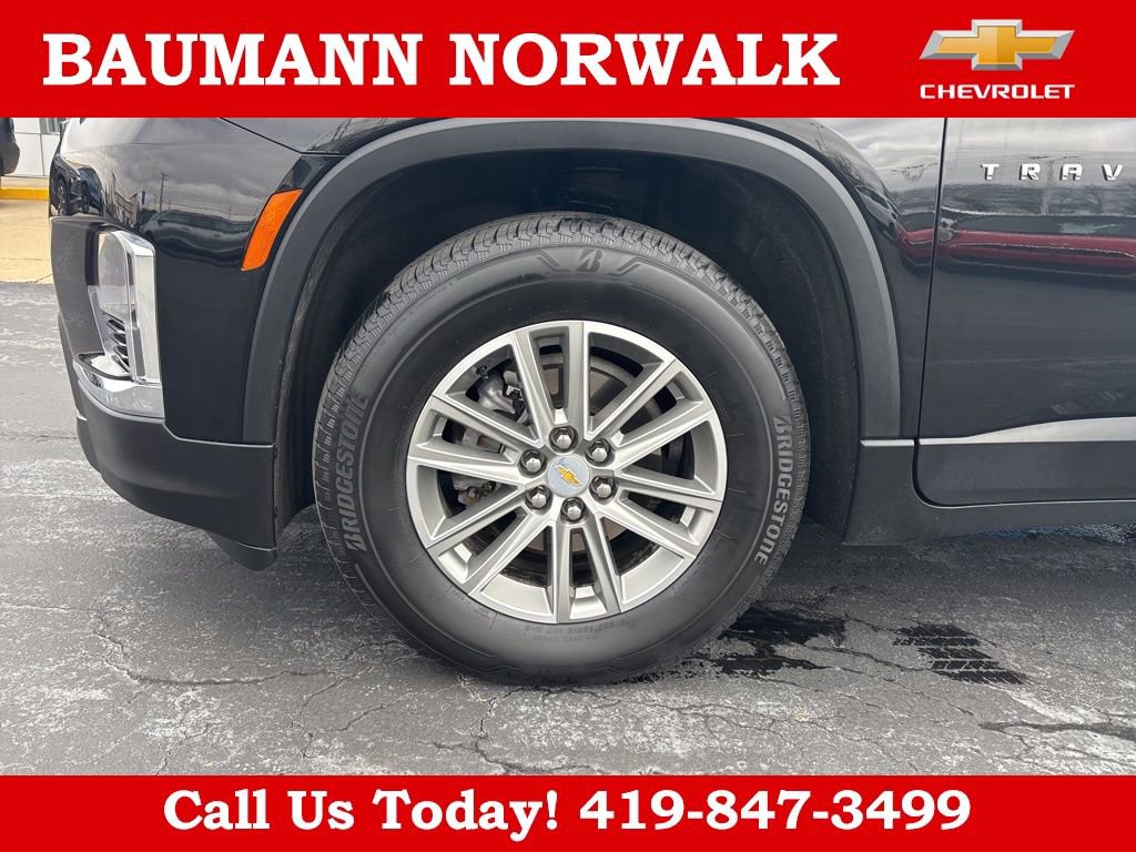 Used 2023 Chevrolet Traverse LT image 9