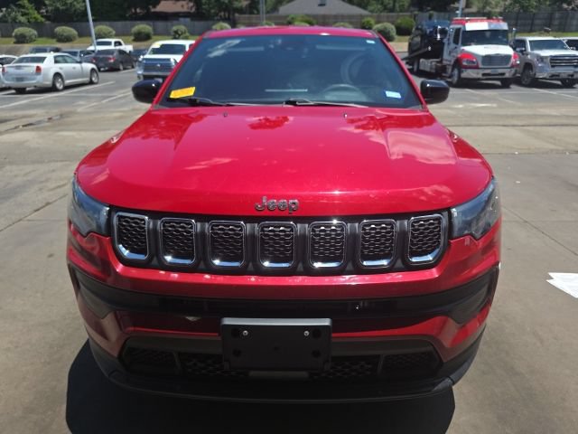 Used 2023 Jeep Compass Sport AWD/4WD image 2