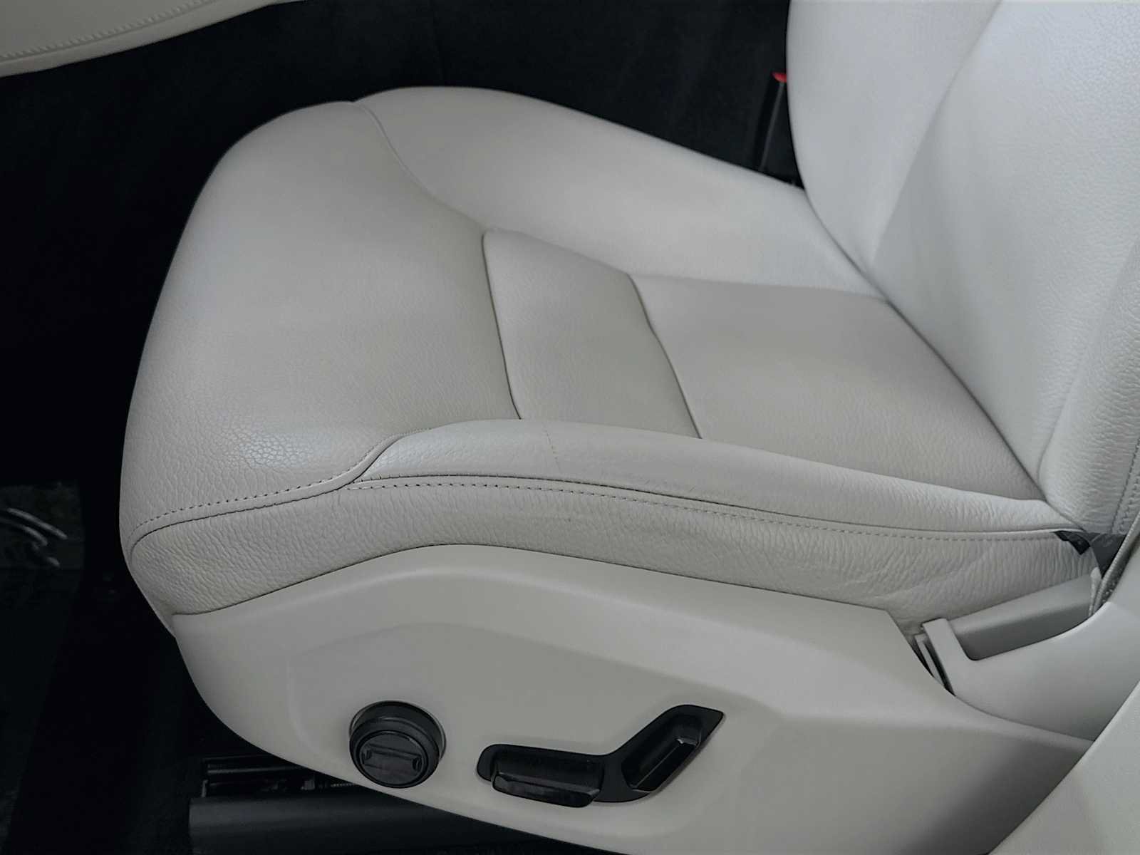 Used 2023 Volvo XC90 B6 Plus w/ Protection Package Premier AWD/4WD image 18