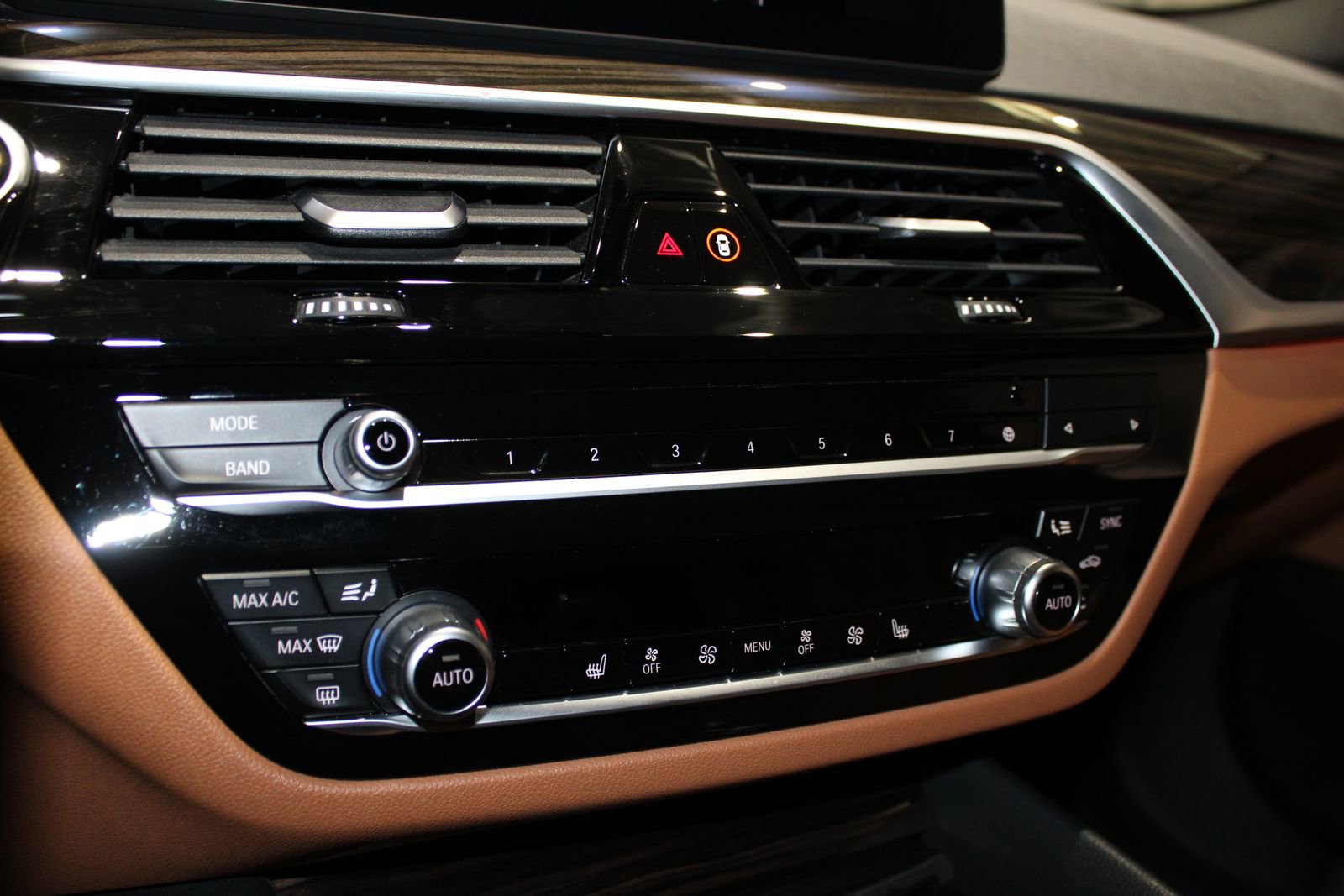 Used 2021 BMW 530i w/ Premium Package RWD image 28