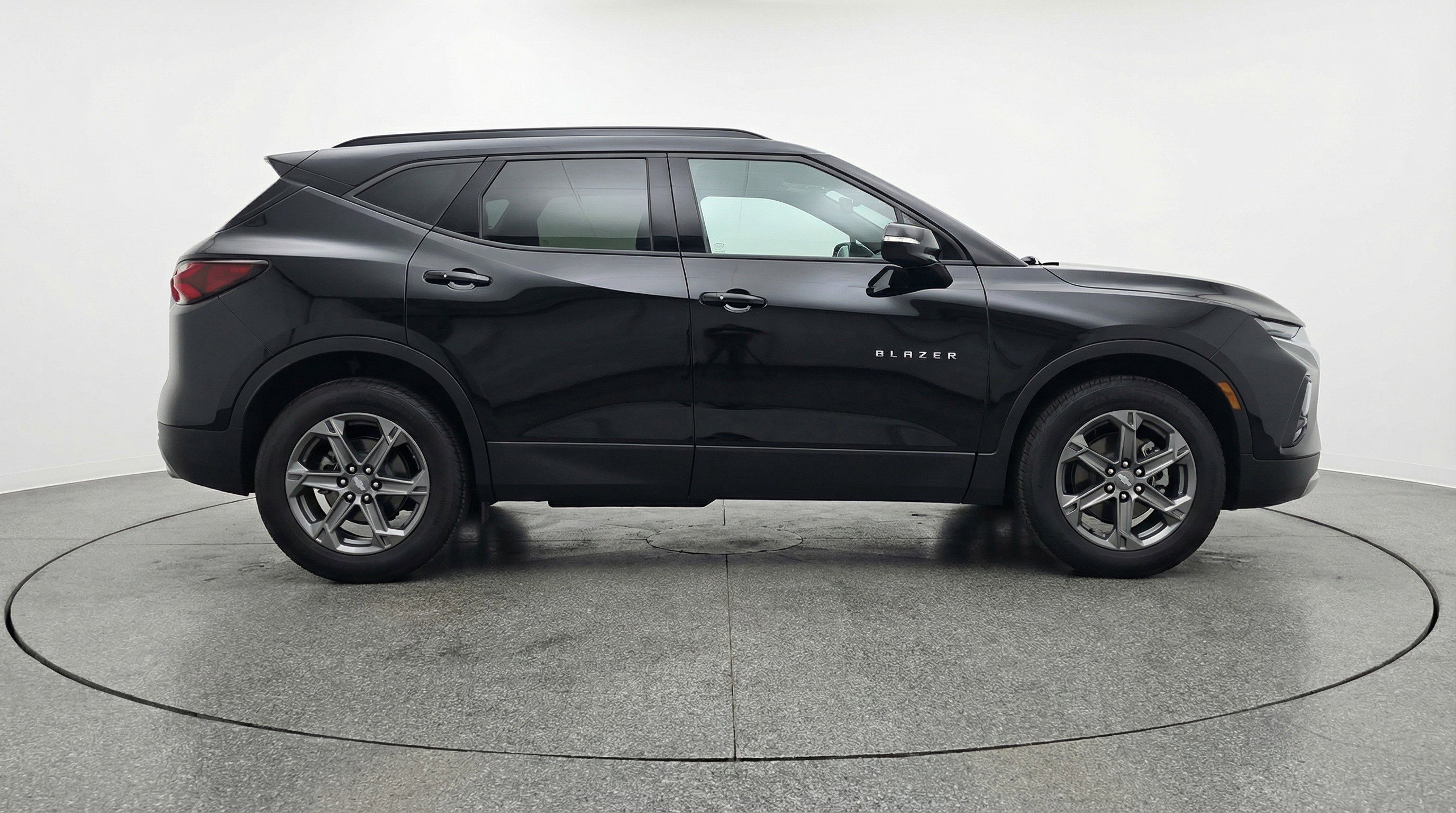 Used 2025 Chevrolet Blazer LT FWD image 11