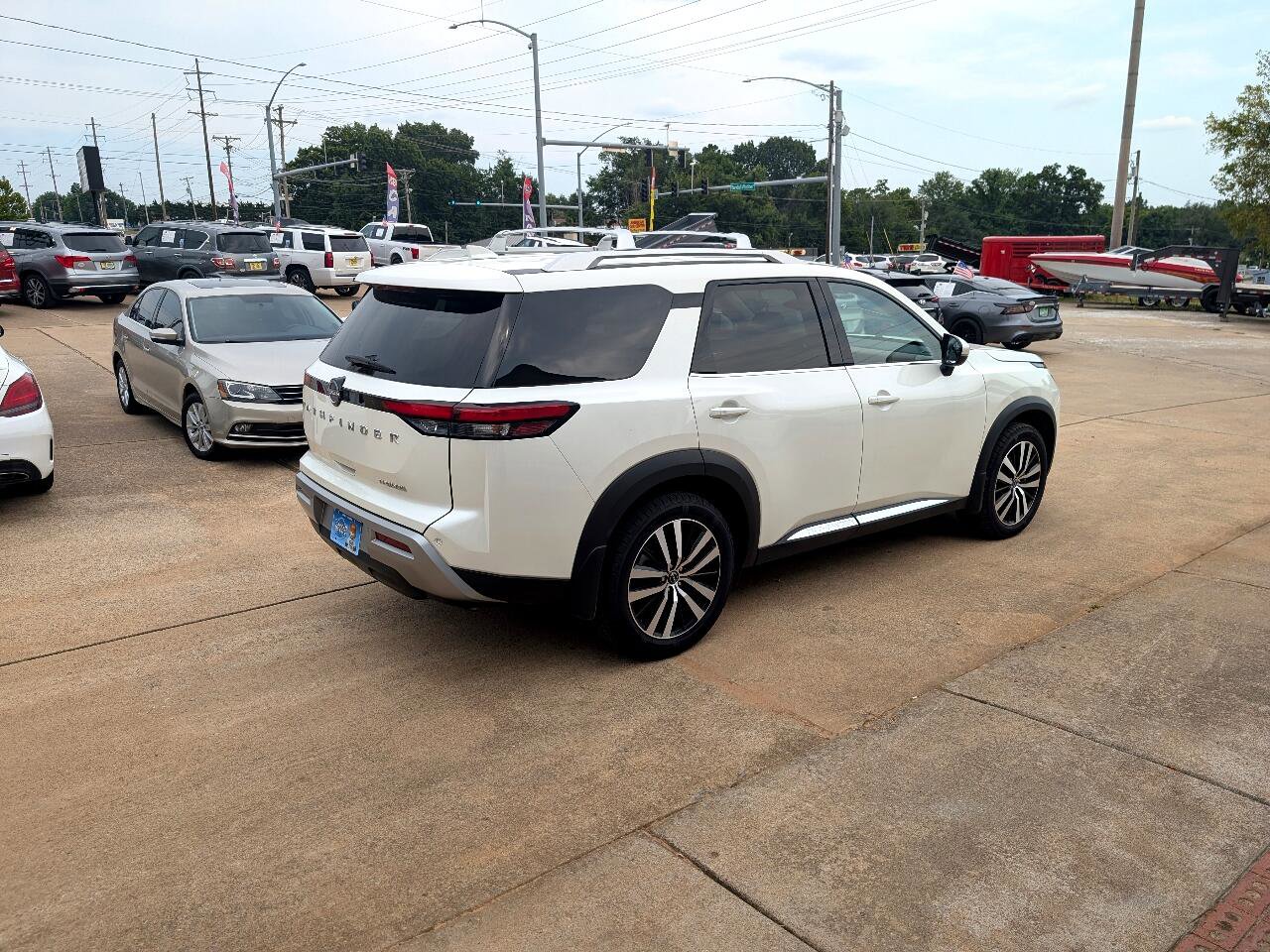 Used 2024 Nissan Pathfinder Platinum image 5