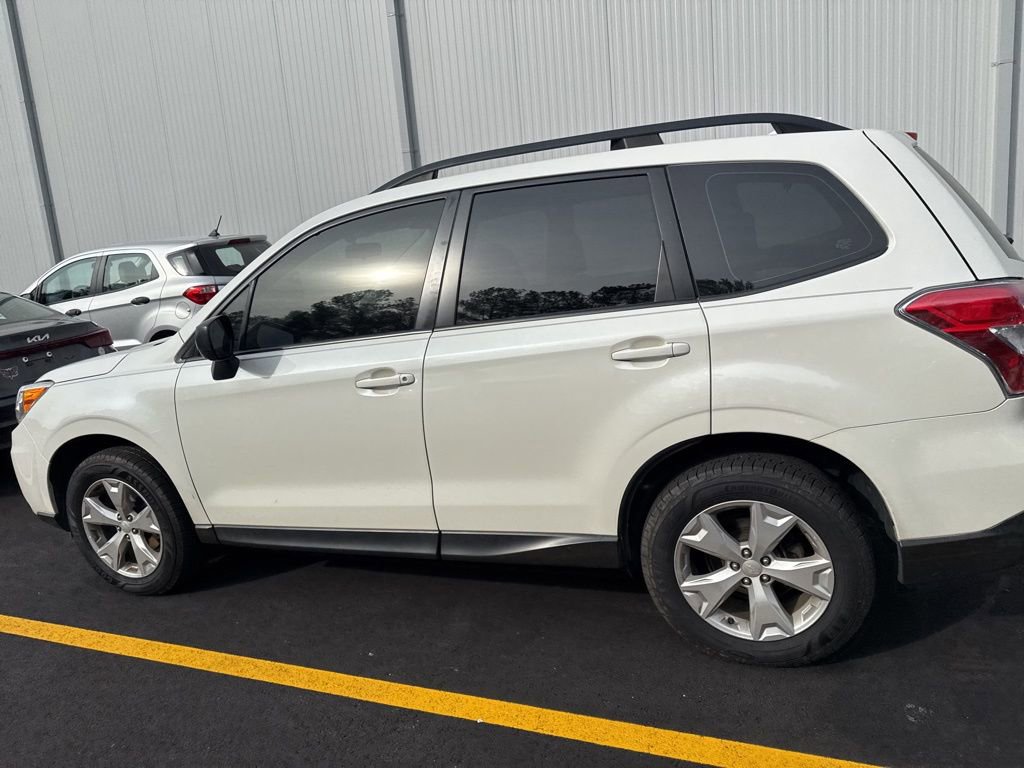 Used 2016 Subaru Forester 2.5i w/ Alloy Wheel Package image 6