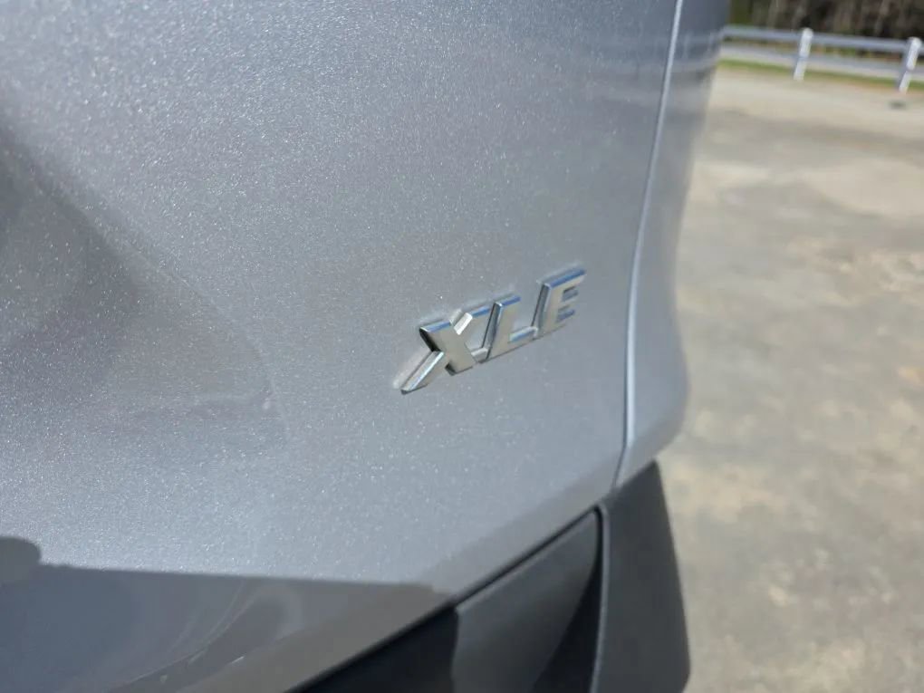 Used 2021 Toyota RAV4 XLE image 12