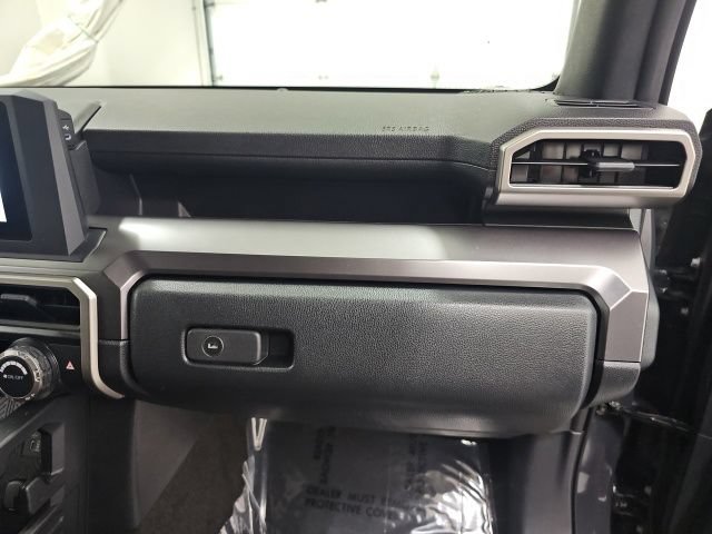 Used 2025 Toyota 4Runner SR5 AWD/4WD image 37