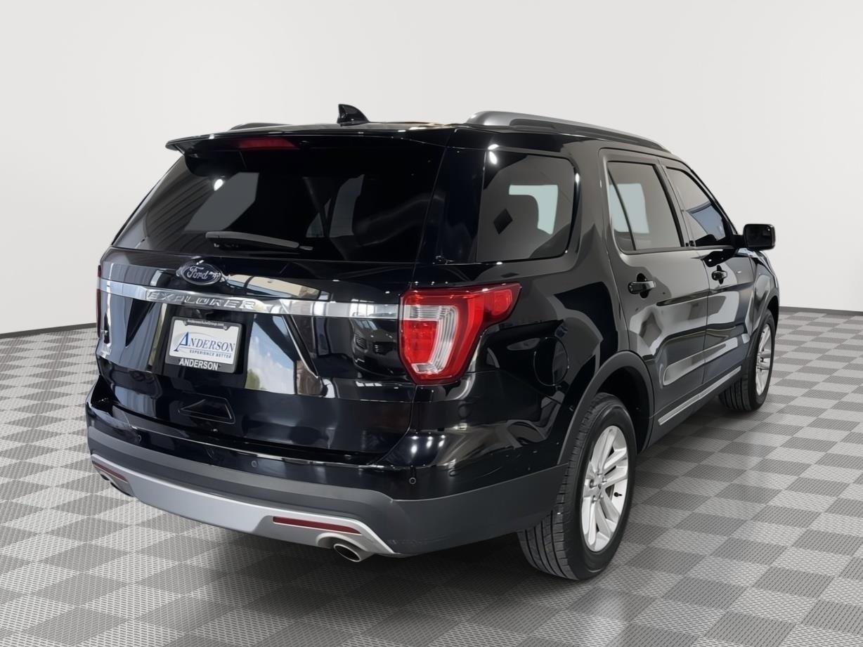 Certified 2017 Ford Explorer XLT w/ Equipment Group 202A FWD image 7