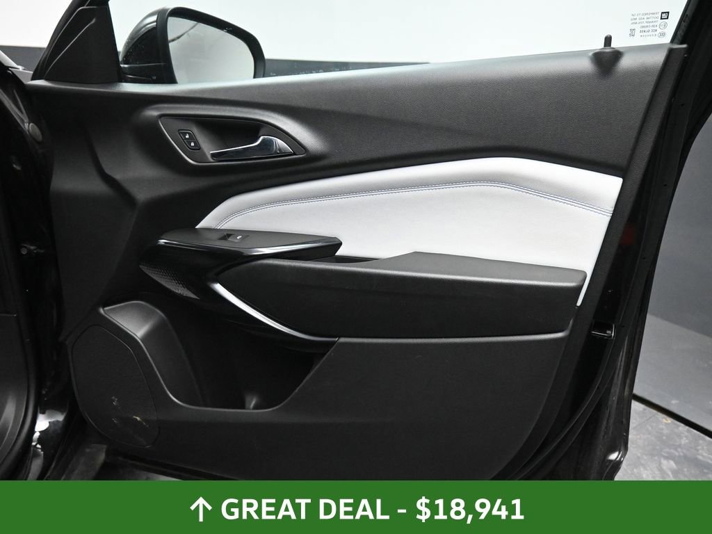 Used 2025 Chevrolet Trax LT image 20