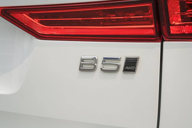 Certified 2024 Volvo XC60 B5 Plus w/ Protection Package Premier AWD/4WD image 9