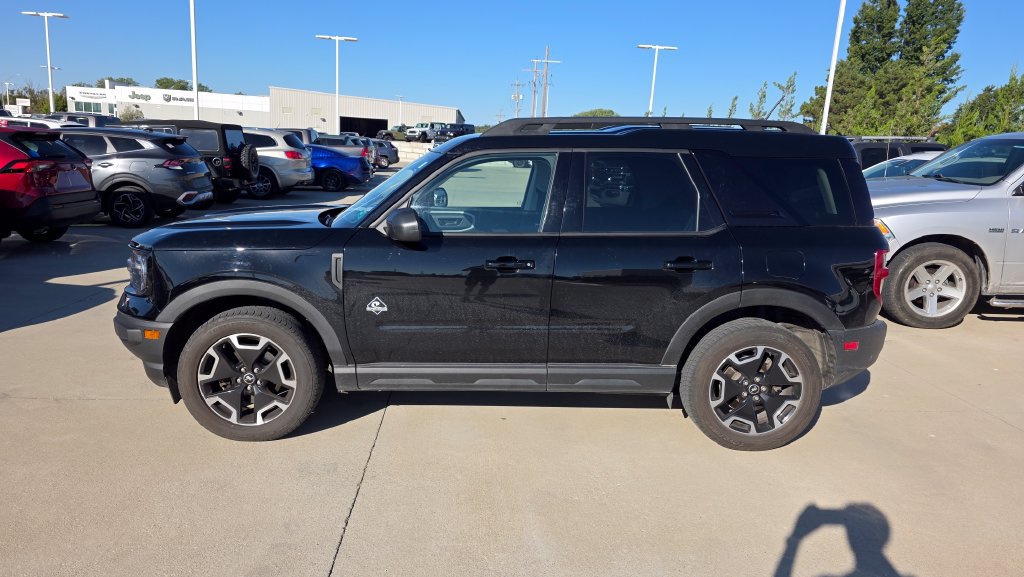 Used 2022 Ford Bronco Sport Outer Banks w/ Tech Package AWD/4WD image 2