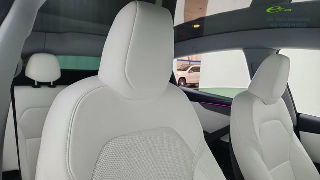 Used 2026 Tesla Model Y 2WD image 19