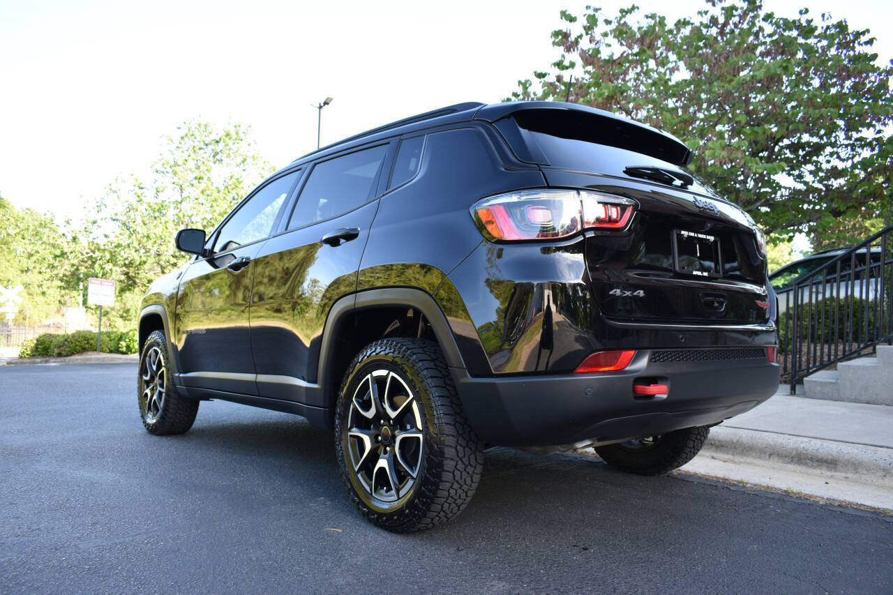 Used 2025 Jeep Compass Trailhawk w/ Sun & Sound Group AWD/4WD image 36